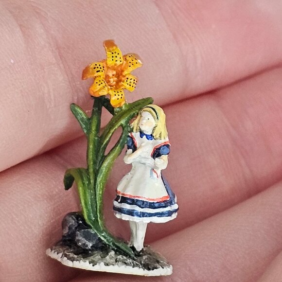 Vintage Olszewski Goebel Miniature Figurine Alice In The Garden 670-P - Picture 7 of 8